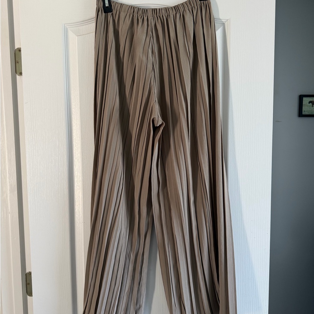 Babette Pleated Wide-Leg Pants in Taupe